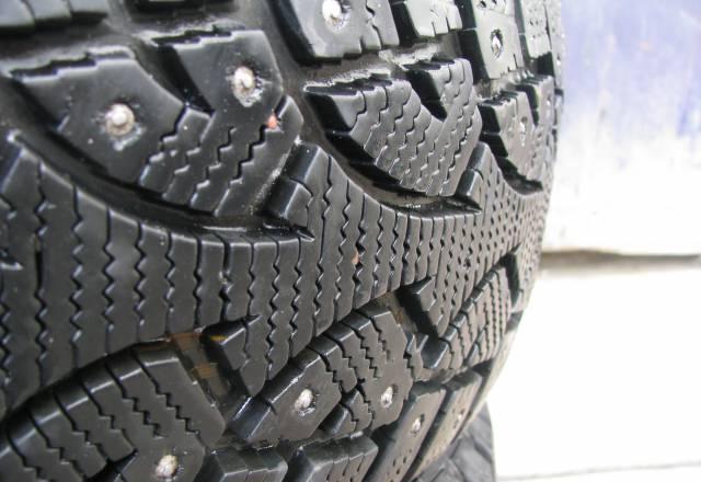 R17 225/65, шипованные Continental Ice Contact 4x4 Москва