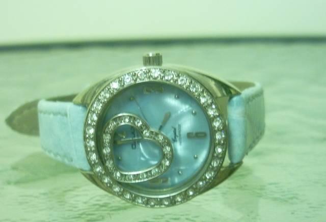 Очень нежные часики с сердечком Москва