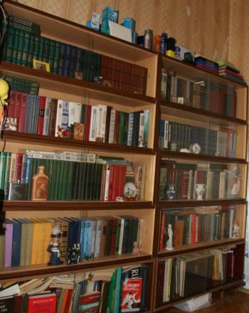 Книжные полки, кресло-кровать, 2 кресла, "стенка" Москва