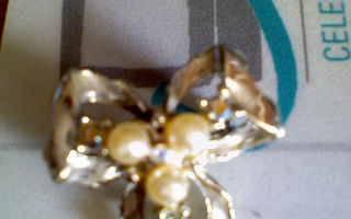 Брошка с жемчугом Москва