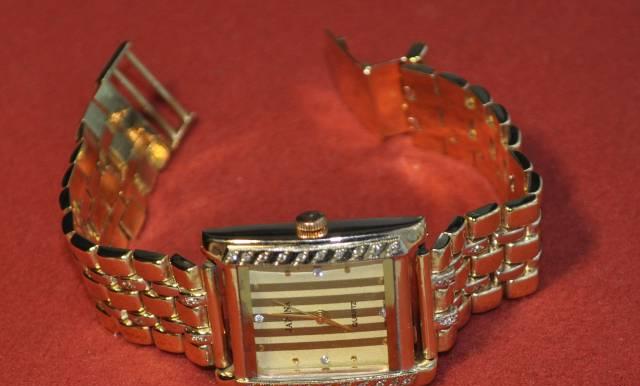 Золотые бриллиантовые часы Москва