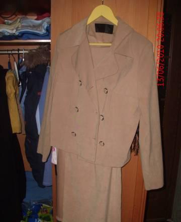 Продам бежевый костюм под замшу Санкт-Петербург