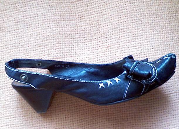 Босоножки и кроссовки "Адидас" Волгоград