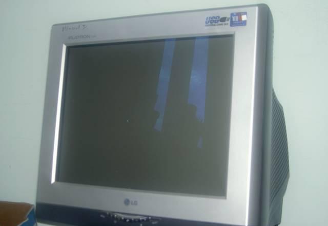 Монитор с ЭЛТ 17" LG Flatron F720P Санкт-Петербург