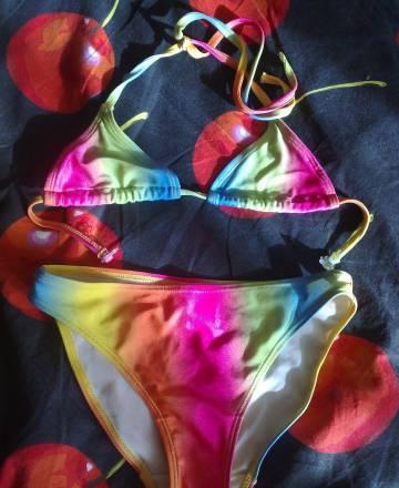 Яркий финский купальник для девочки Москва