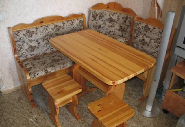 Кухни уголок с столом и табуретами,новый Москва