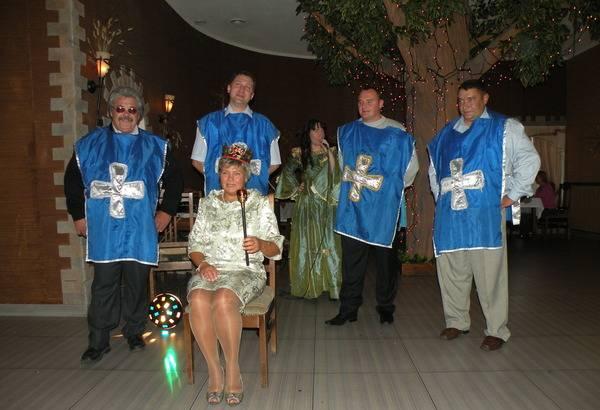 Тамада с диджеем, костюмами,  весело и недорого Санкт-Петербург