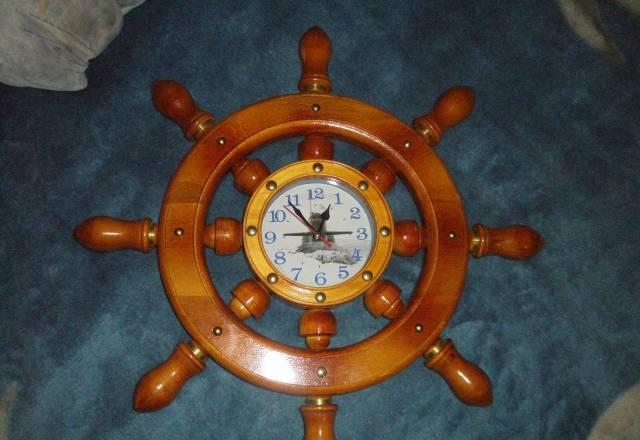 Часы в виде штурвала Санкт-Петербург