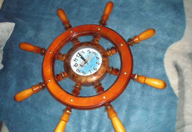 Часы в виде штурвала Санкт-Петербург