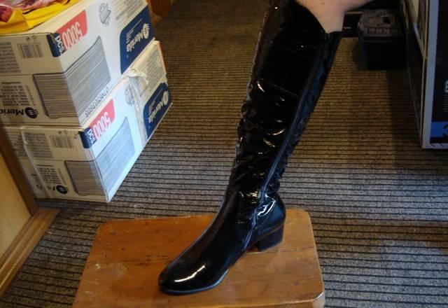 Сапоги женские, черные, лакированные 38 размер Москва