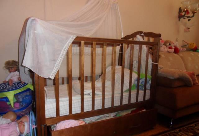 Детскую кроватку + комод Москва