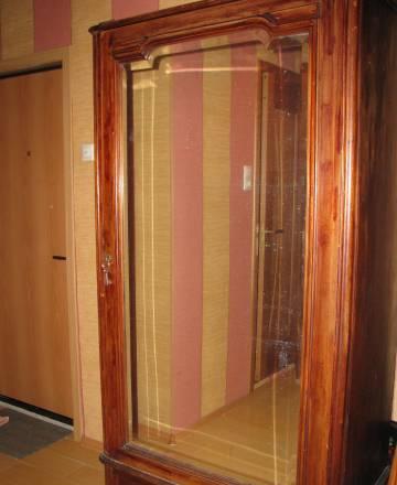 Старинный шкаф из красного дерева с зеркалом Москва