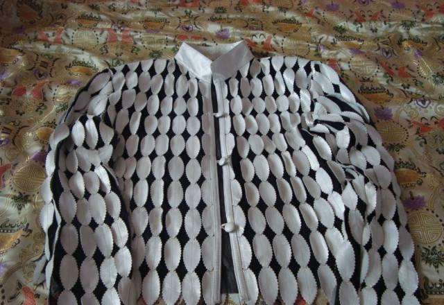 Женская куртка из кусочков белой кожи Москва