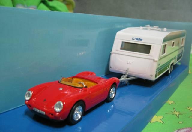 Модель 1/43 масштаба porsche PS550 с прицепом Москва