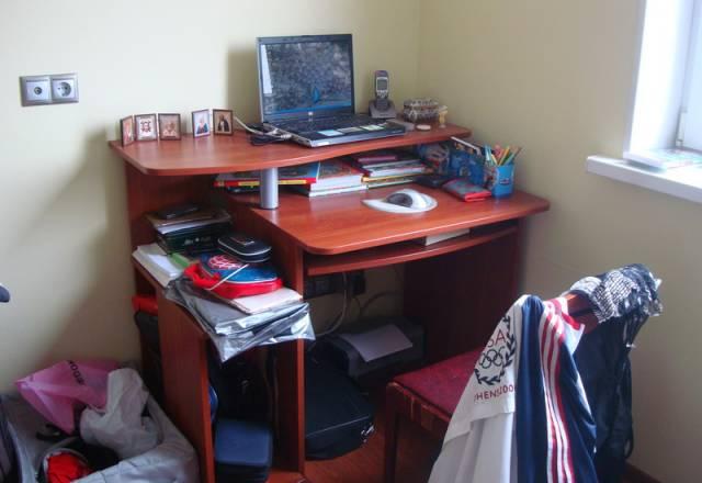 Стол компьютерный б/у в хорошем состоянии Москва