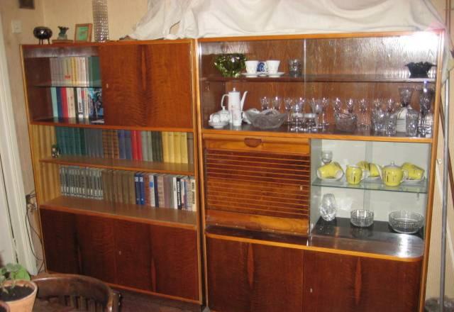 Продаю два старых шкафа и стол из дерева Москва