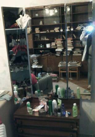 Трюмо (трильяж) тумба с зеркалом ( продам) Москва