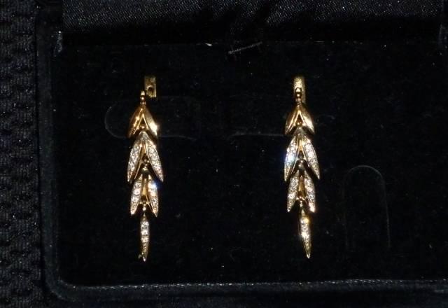 Изящные золотые сережки с бриллиантами Москва