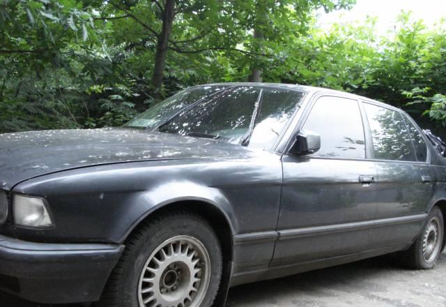 Разбирается BMW 750i long Москва