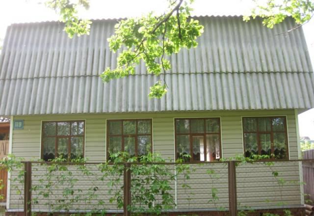 Дача у реки Жуков