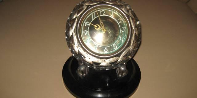 Часы  "счз" в  хрустальном  камне.Сдел. в СССР Москва