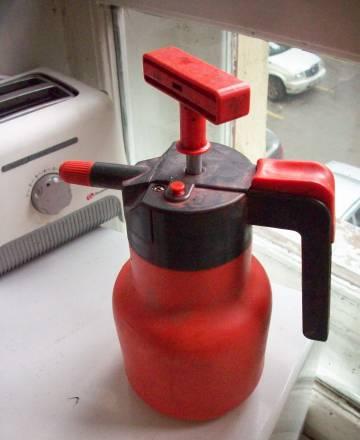 Пневмотический накачной опрыскиватель Москва