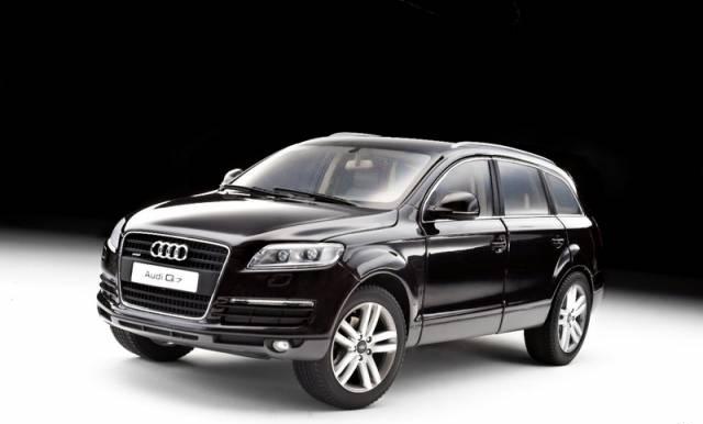 Audi Q7 Kyosho 1/18 Москва