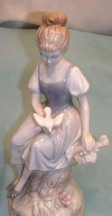 Девочка с голубем Статуэтка Фарфор Владивосток