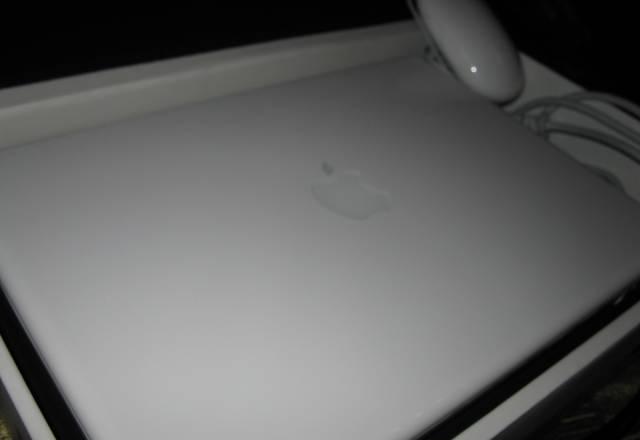 MacBook белый13.3" MC240 Москва