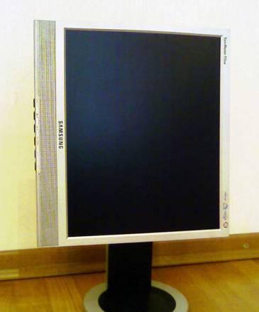 ЖК-монитор Samsung 17" с поворотным экраном Санкт-Петербург