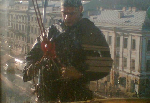 Мойка окон и фасадов  промышленными альпинистами Санкт-Петербург