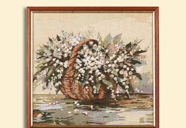 Картина-гобелен в бело/золотой раме-Ландыши Москва