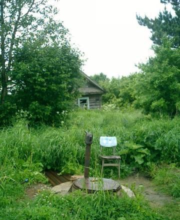 Ветхий дом,вода на участке Ржев