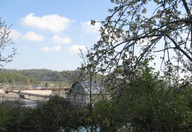 В 20-ти метрах от трассы Адлер-Красная Поляна Сочи