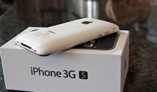 Apple Iphone 3GS 32GB  200USD Москва