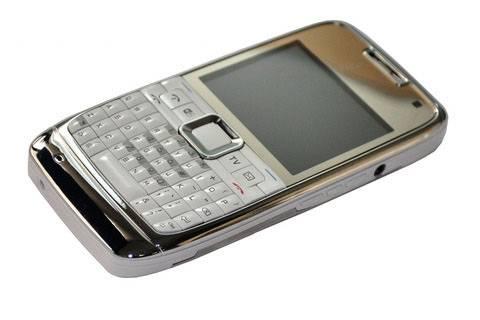 Новенький Nokia E72 в полной комплектации Москва
