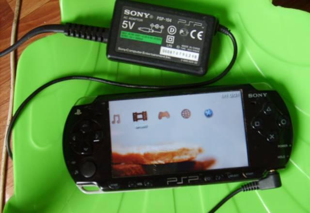 PSP  slim  Модель2008 работает от сети Москва