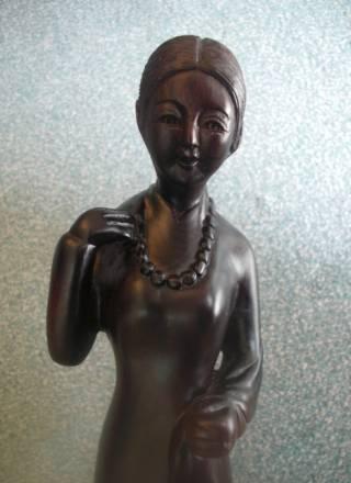 Деревянная статуэтка ручной работы девушка Москва