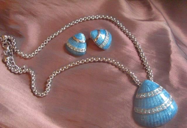 Набор подвеска + серьги(гвоздики) Москва