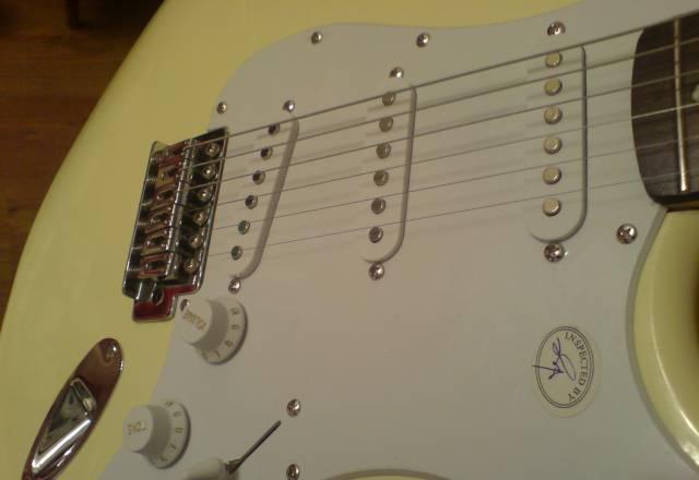 Squier Bullet Strat by Fender / комбик JETamp 25RG Москва