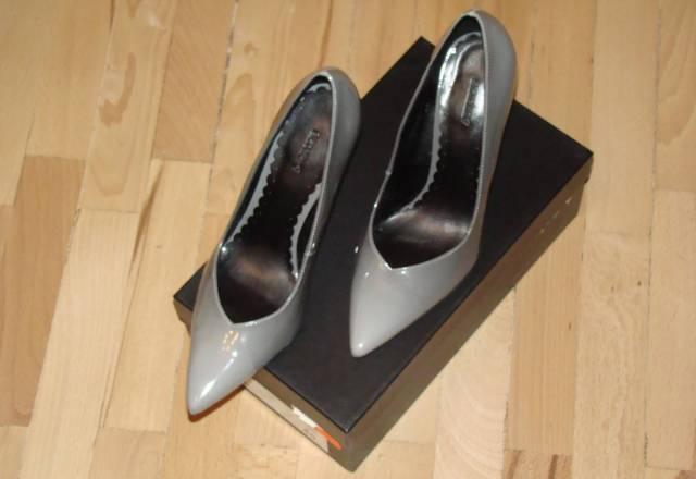 Серые туфли. Лак Санкт-Петербург