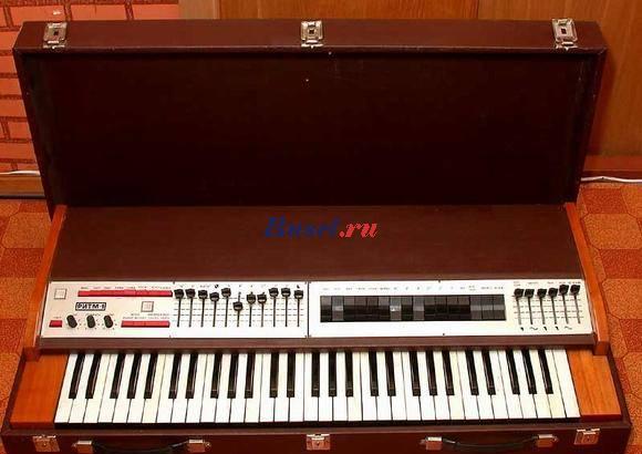 Синтезатор  советский "ритм 1" Москва