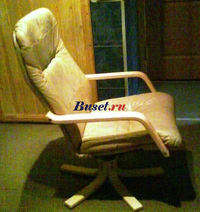 Кожаное крутящееся кресло Гатчина