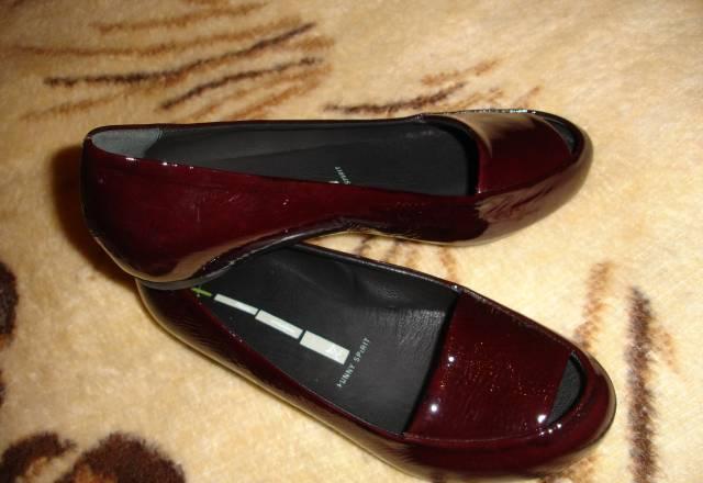 Совершенно новые балетки лакированные Москва