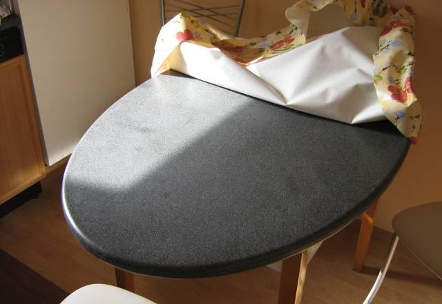 Немецкий стол из искусственного камня на опорах Москва