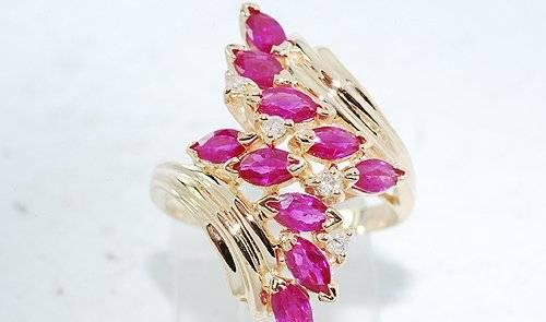 Золотое кольцо с бриллиантами и рубинами Санкт-Петербург