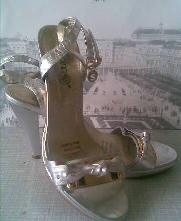 Босоножки стильные серебро Москва
