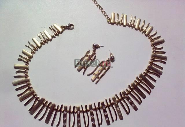 Комплект - колье и серьги. (под золото) Москва