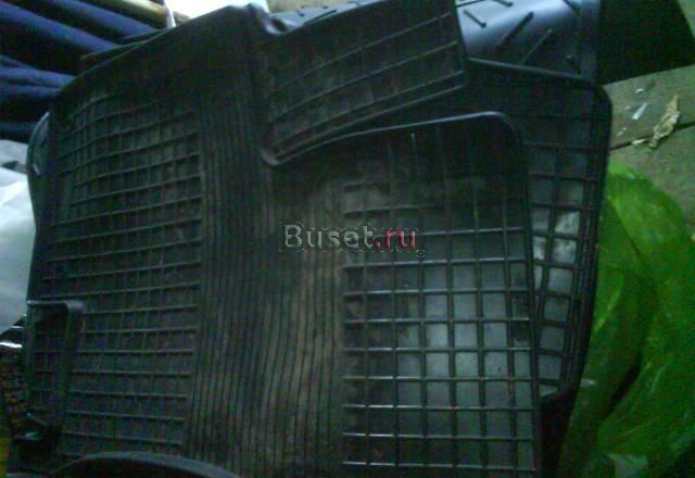 Комплект резиновых ковриков в салон+в багажник Москва