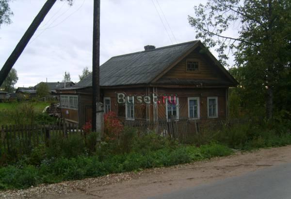 Зимний дом рядом с рекой Ефимовский